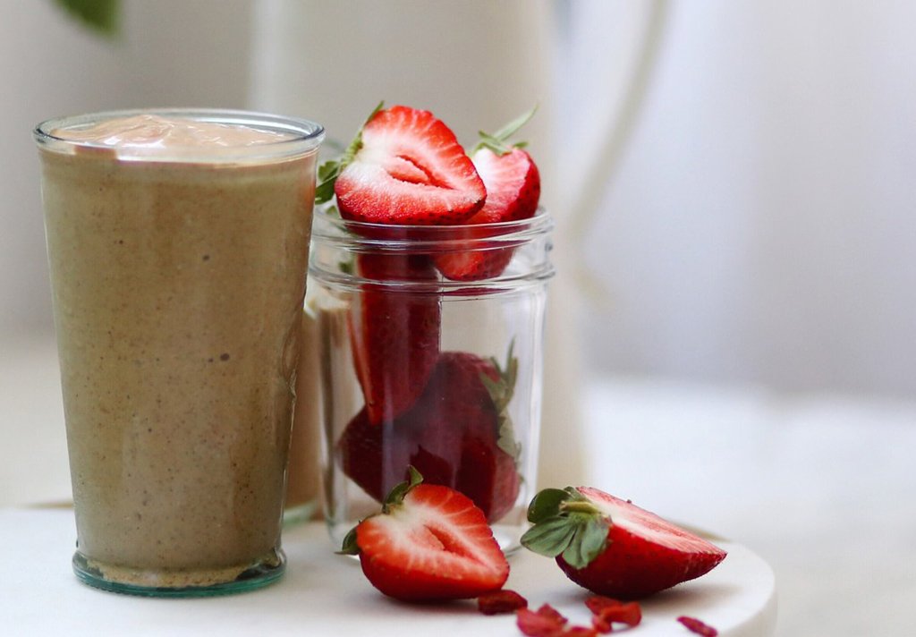 Pregnancy Superfood Smoothie: Mama Bird Blend