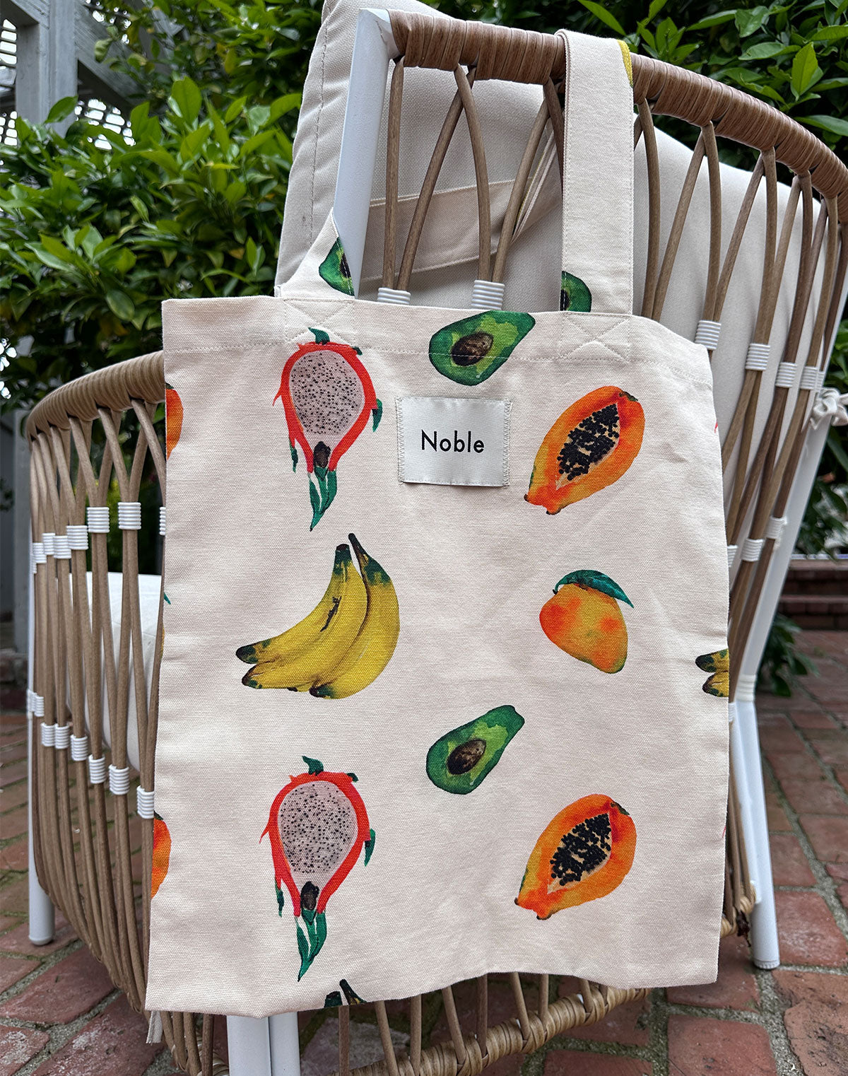 Noble Tote Bag in Frutas